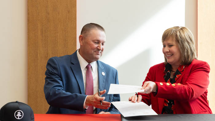 SBSU CEO and SUU President signing documents
